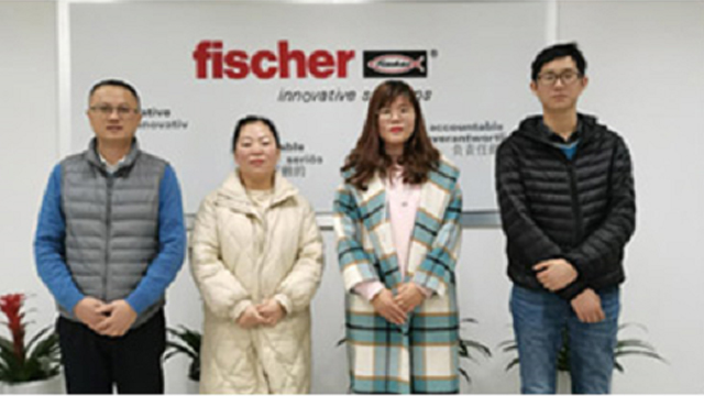 <i style='color:red'>浴室防滑</i>膠帶，解決浴室地麵濕滑問題！